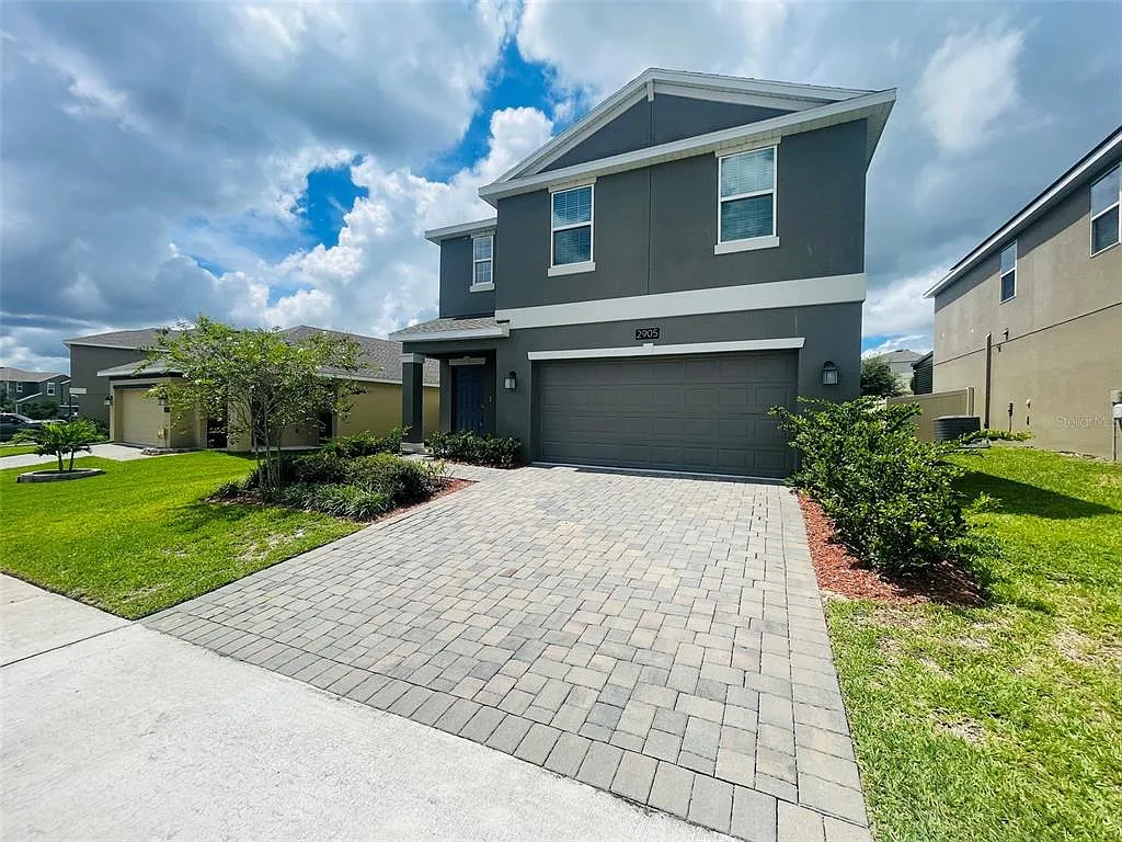 4 bed, 2.5 bath, 1860 sqft, $2,795 — Photo 3