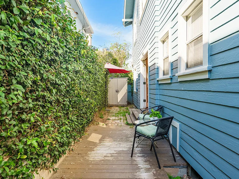 Private side yard