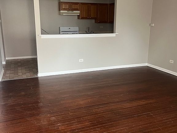 2nd image of 8817 S Roberts Rd APT 11