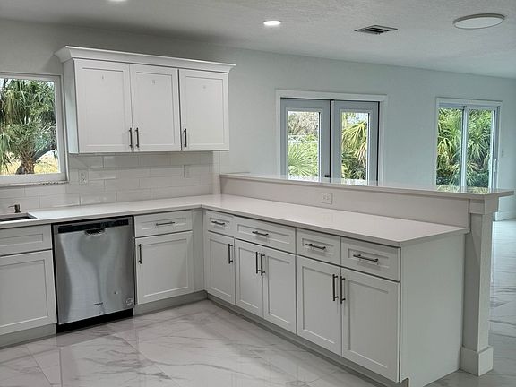 5th image of 18018 Avonsdale Cir