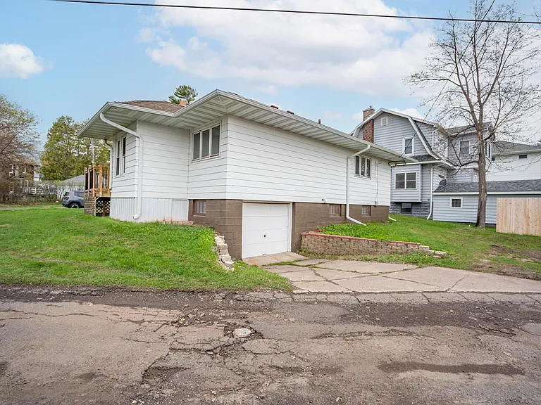 16 Snelling Ave — Photo 9