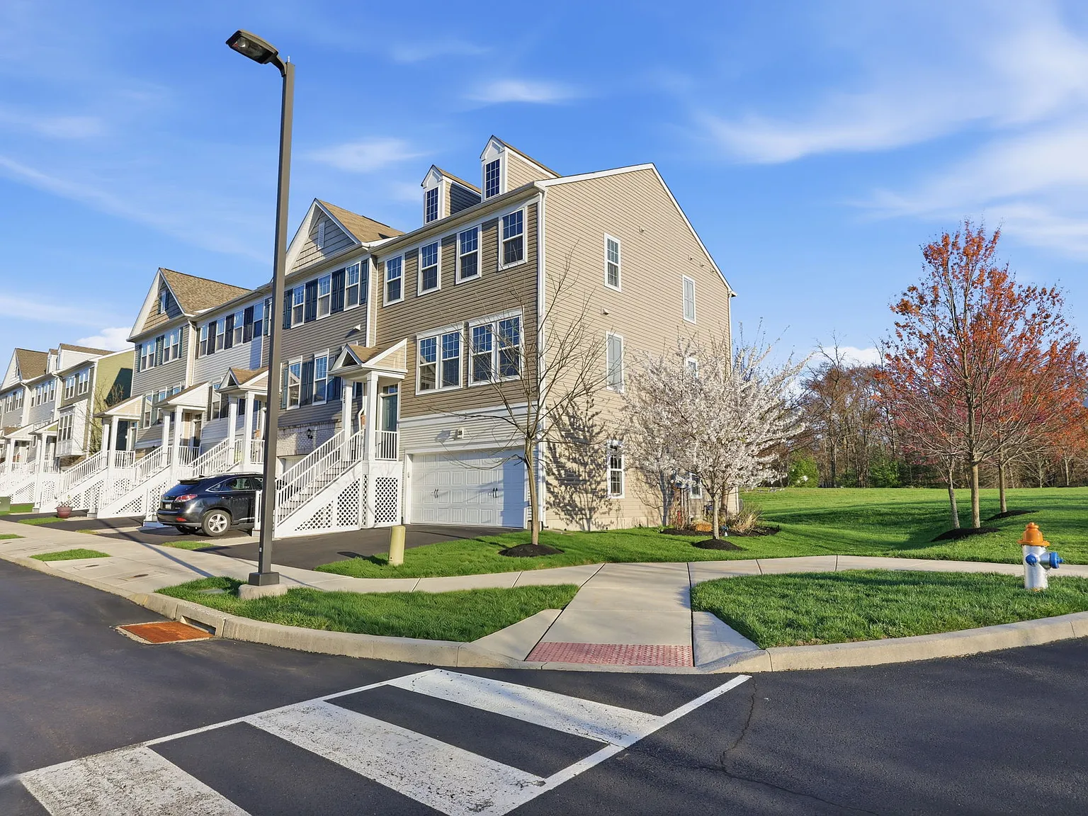 3 bed, 2.5 bath, 2231 sqft, $3,600 — Photo 4