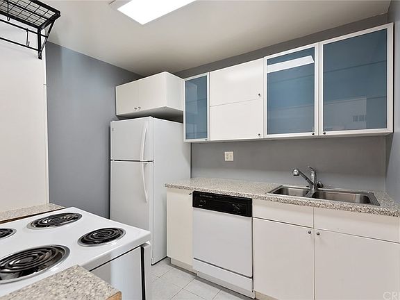 5th image of 5414 Newcastle Ave APT 10