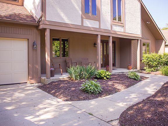 3rd image of 900 Loch Lomond Ln