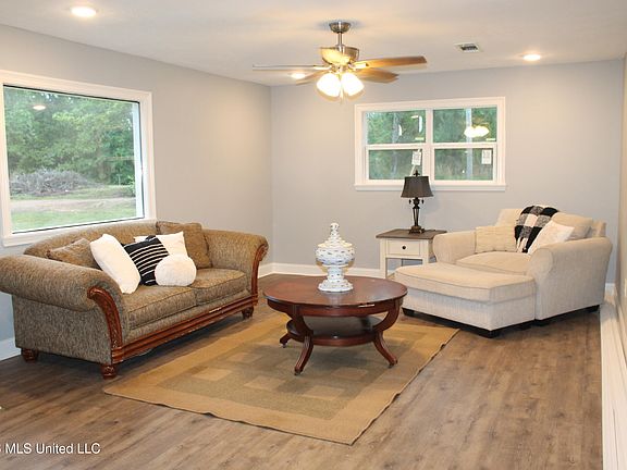 5th image of 461B Roberts Rd