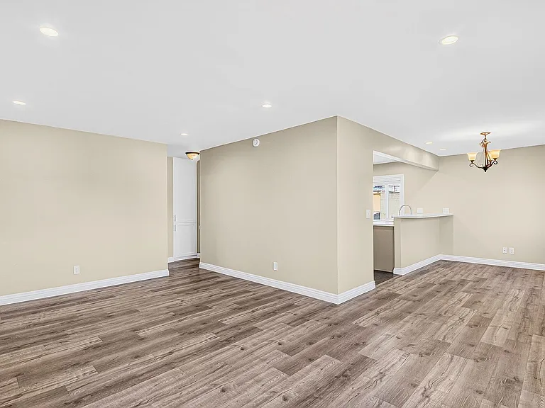 1831 Lime Ave — Photo 1