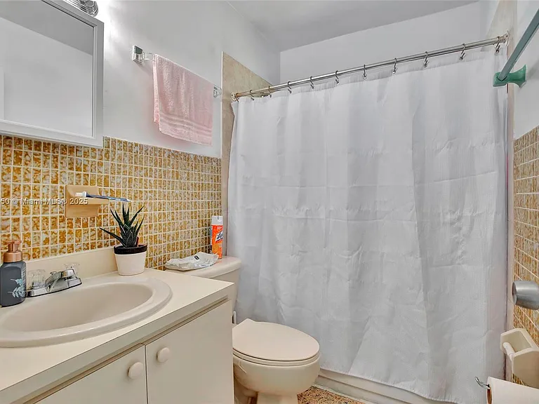 458 SW 9th St #8 — Photo 12