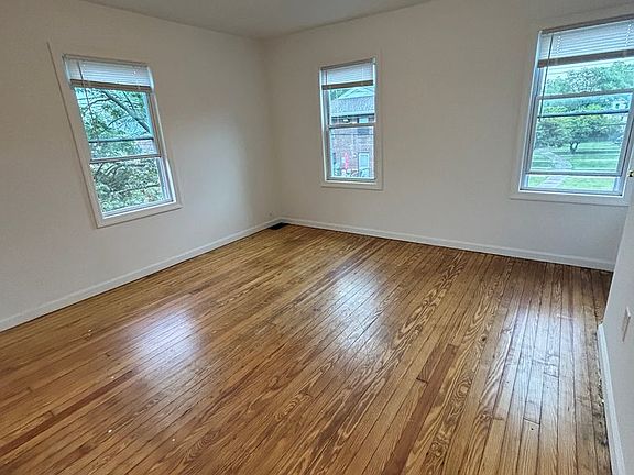 3rd image of 1292 Washington Ave Floor 2