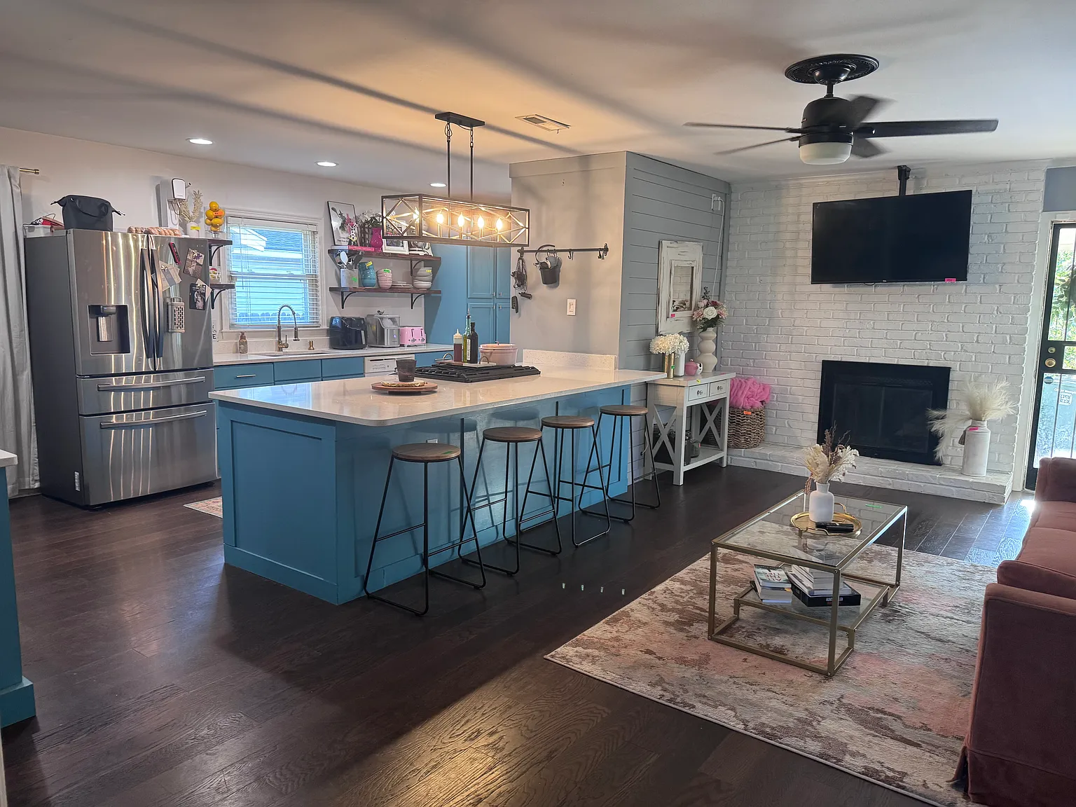 3 bed, $2,200 — Photo 2