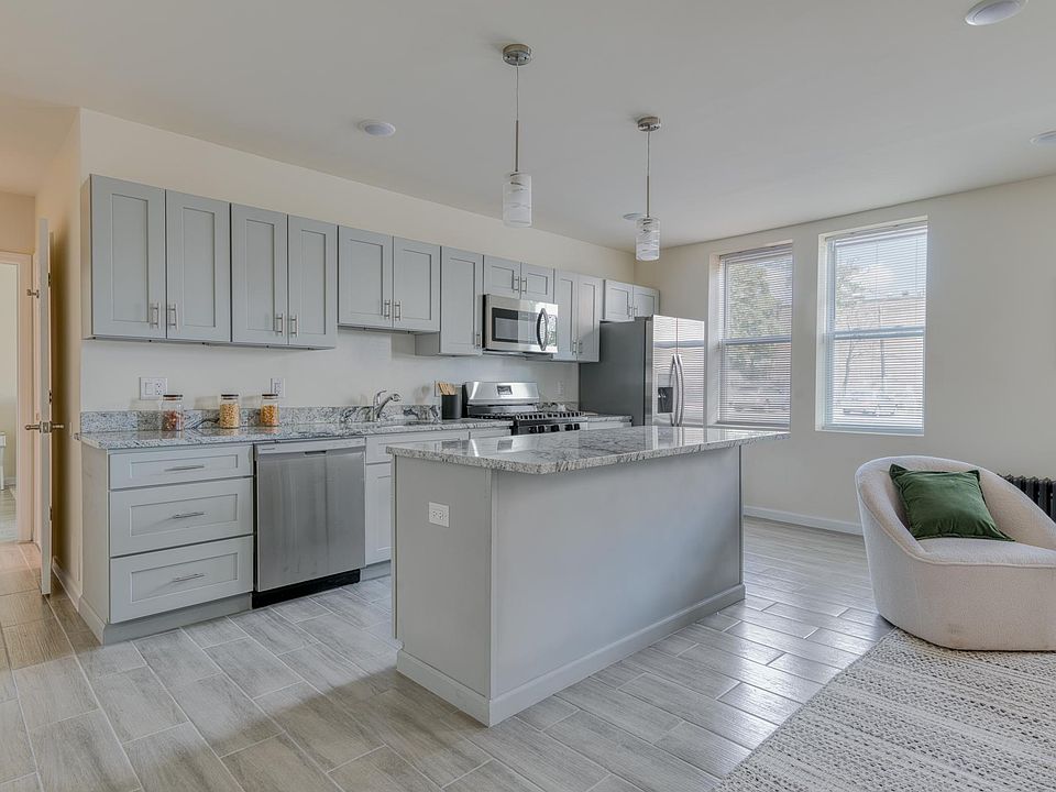 1st image of 155 Evergreen Pl #102