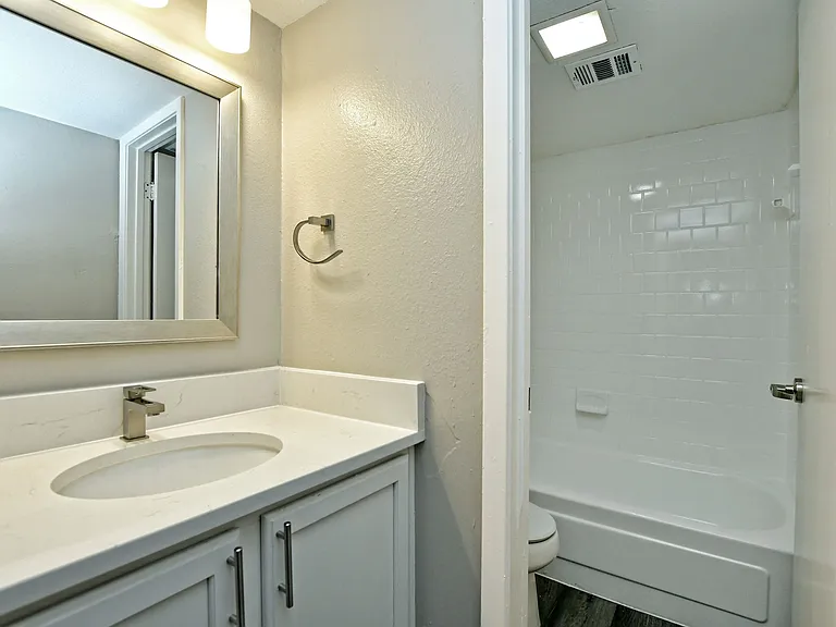 Sandpiper Apartments — Photo 13