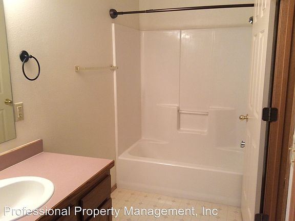 3rd image of 245 SW Higgins Ave APT 5