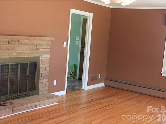 3rd image of 507 Dakota St