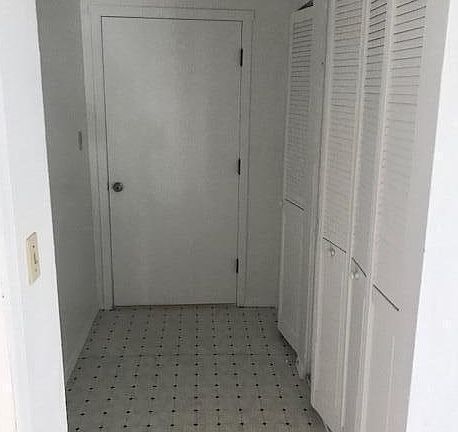 4th image of 404 S Verde St