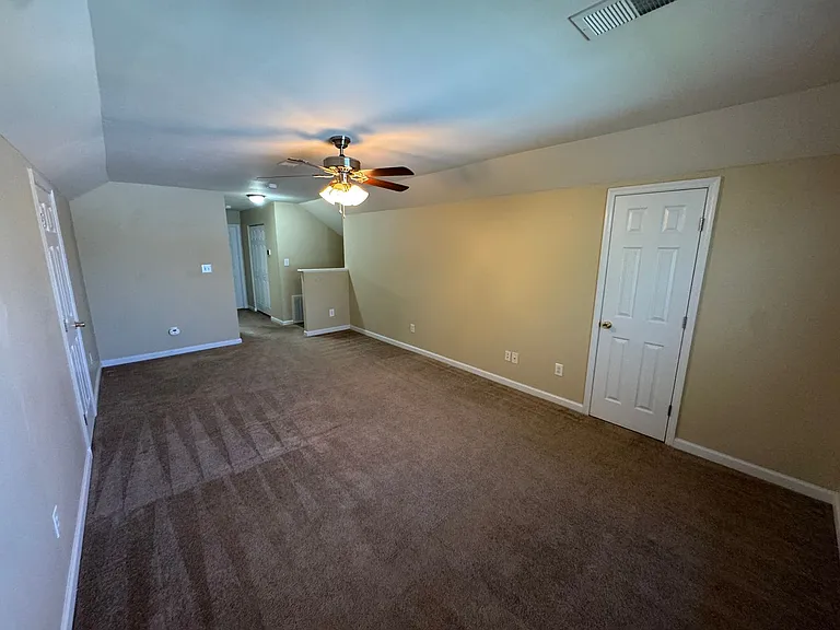 665 Americana Dr — Photo 20