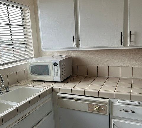 3rd image of 4465 W 138th St APT 1