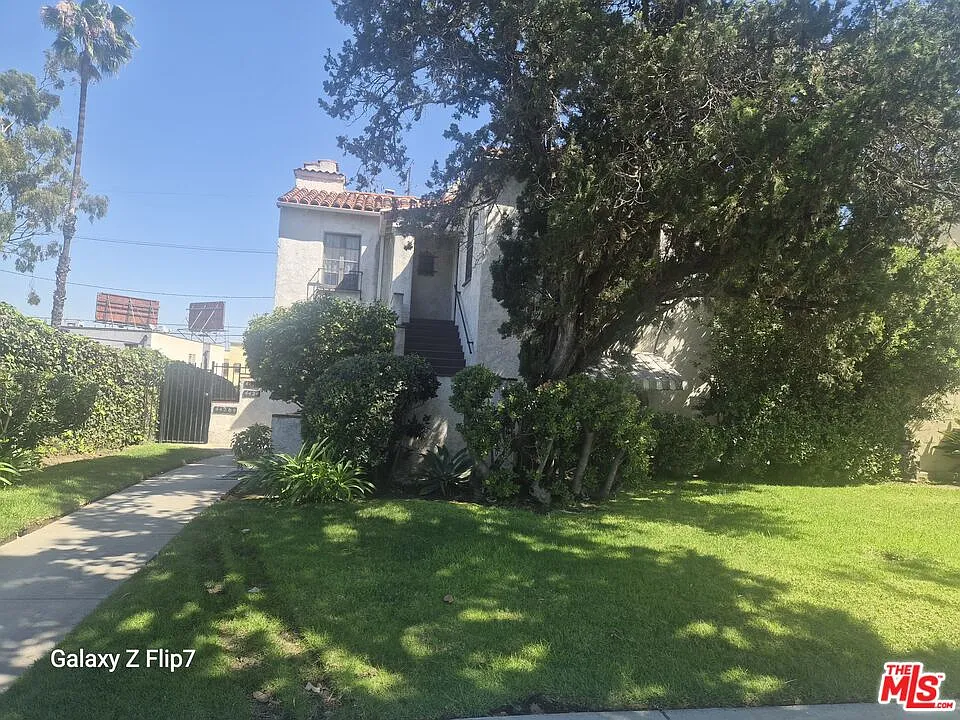 4424 S Victoria Ave