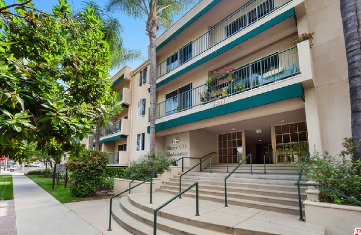 4501 Cedros Ave — Photo 1
