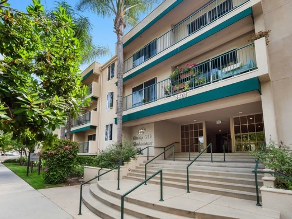 4501 Cedros Ave #123