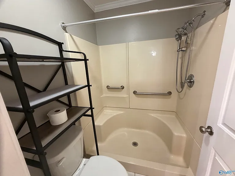 402 Pine St NW — Photo 18