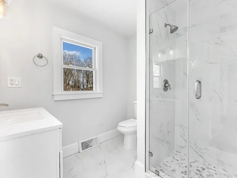 561 Boyds Ln — Photo 14
