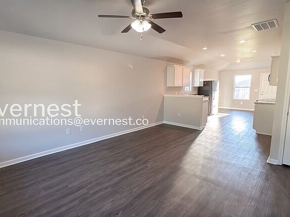 4th image of 215 Tiffany Ln