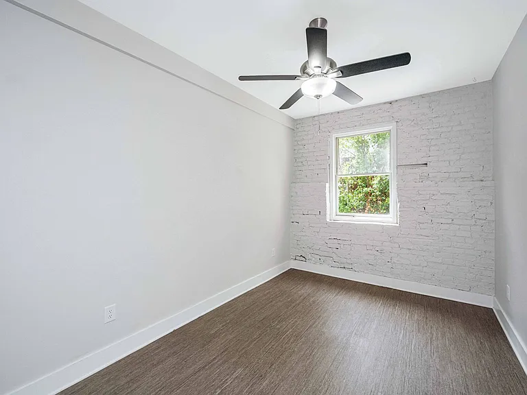 1000 King Street — Photo 12