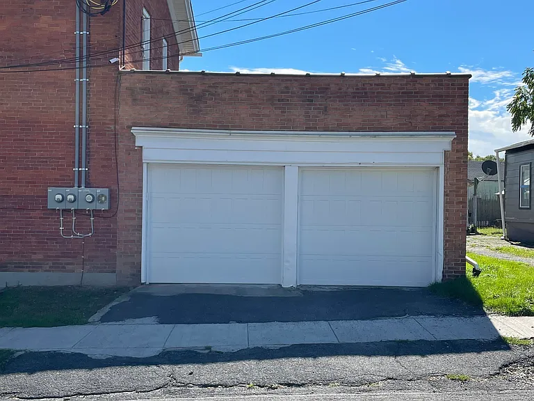 Genesee St — Photo 24
