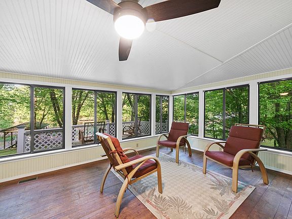 4th image of 120 Woodslake Dr