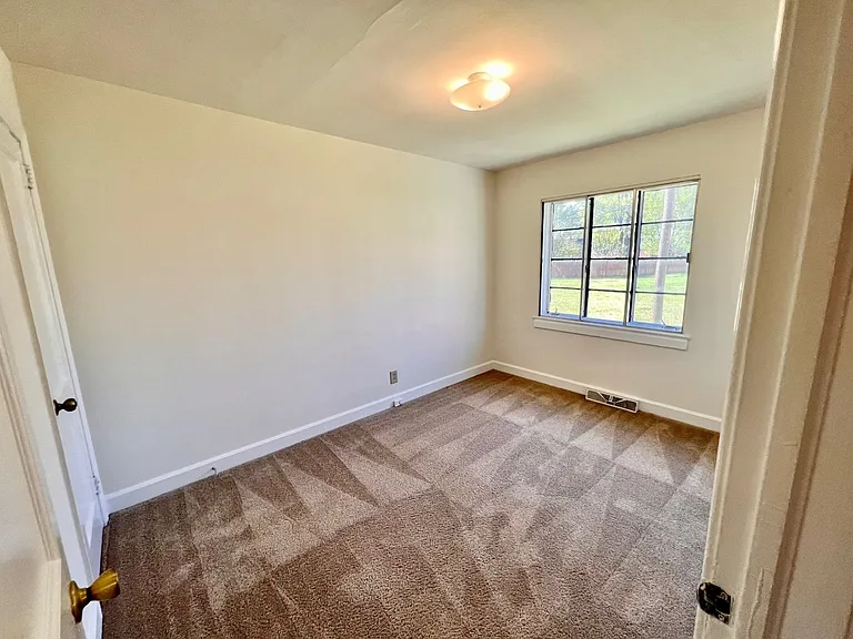 2731 Lawndale Rd — Photo 10