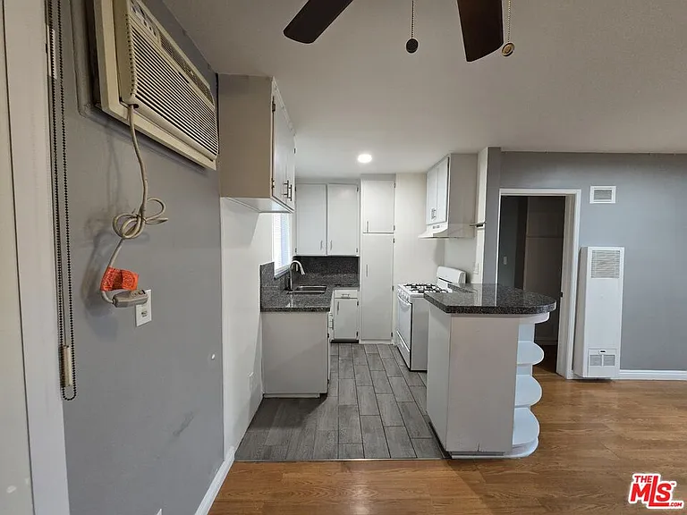 7419 Woodley Ave #1 — Photo 4