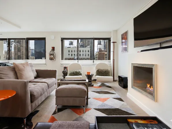 300 East 59th Street image 1 of 18