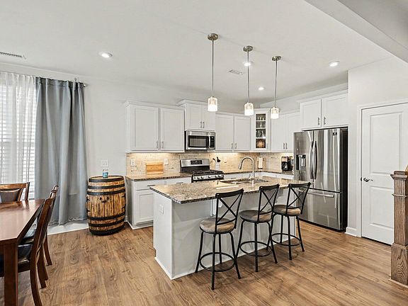 4th image of 88 Lockhaven Dr