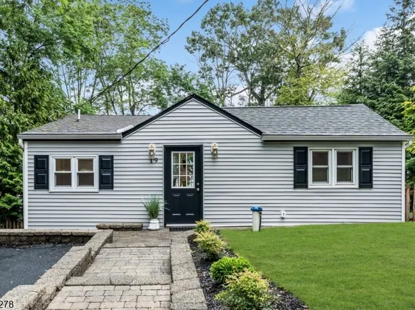 19 Sutton Rd, Hopatcong Boro, NJ 07843