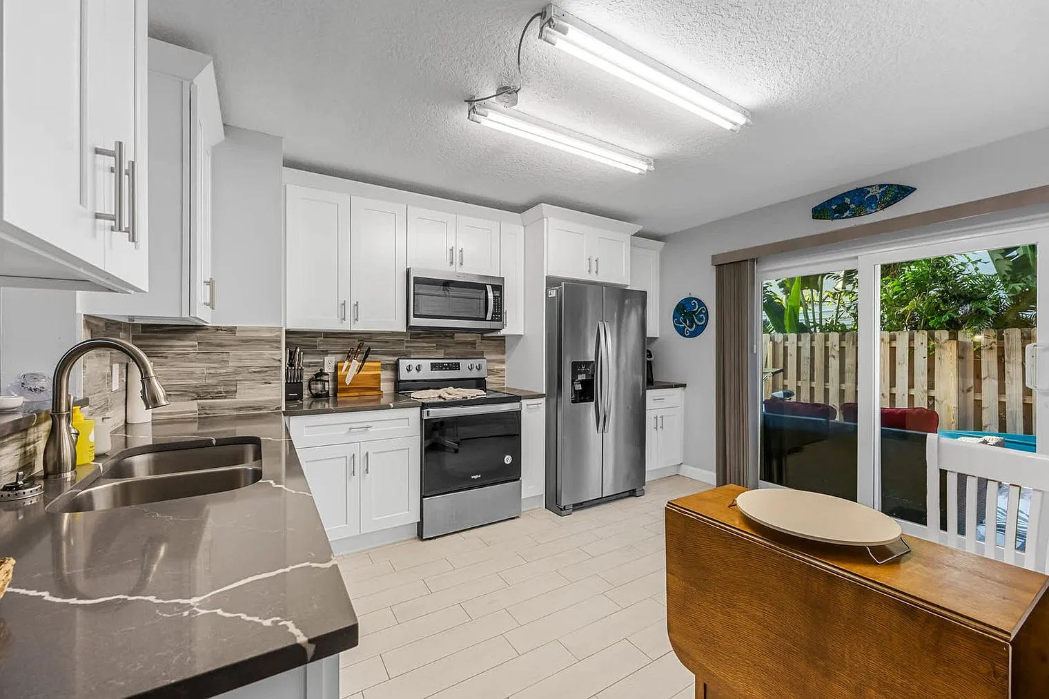 2 bed, 2.0 bath, 1108 sqft, $3,357 — Photo 4