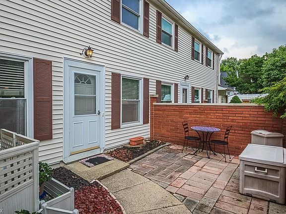 2nd image of 55 Braintree Ln #55