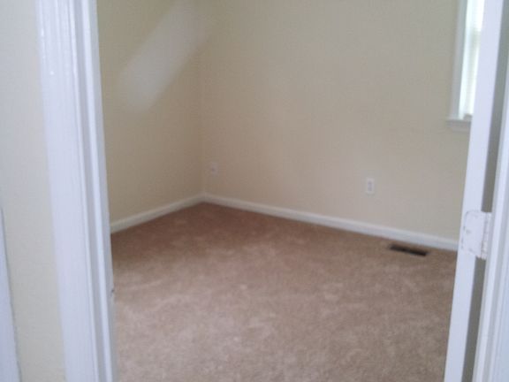 3rd image of 303 Gregg Ct