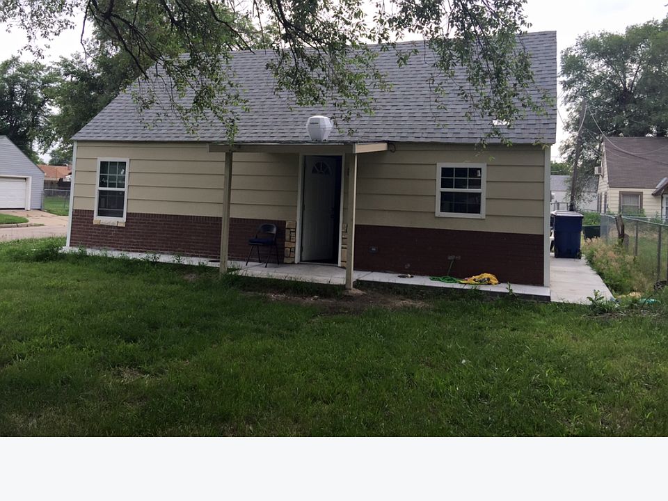 2nd image of 328 E Clark St