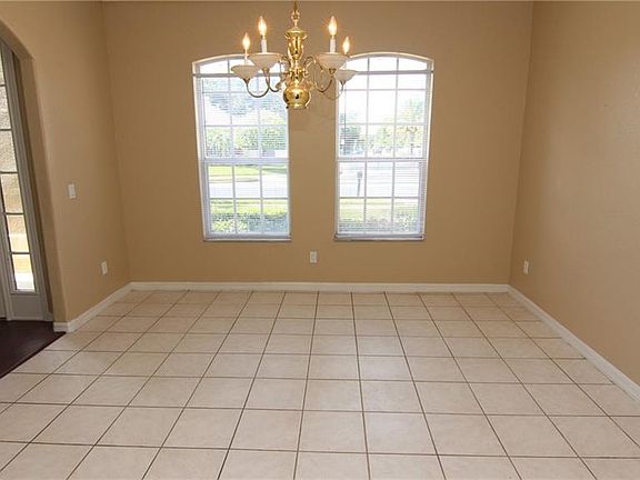 5th image of 412 Lake Amberleigh Dr