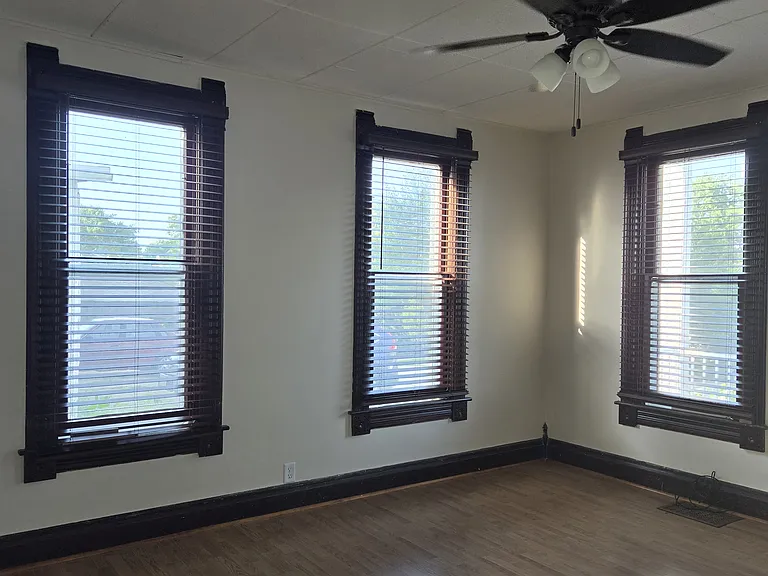 spacious livingroom with 9 foot ceilings
