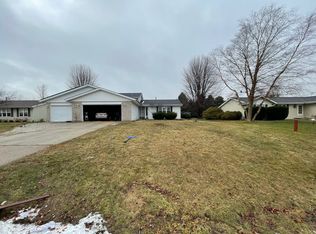 456 Birchwood Ln, Davis Junction, IL 61020