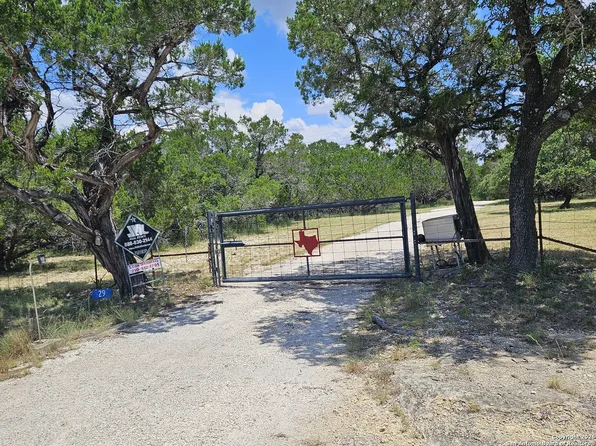 29 Green Cedar Rd., Boerne, TX 78006