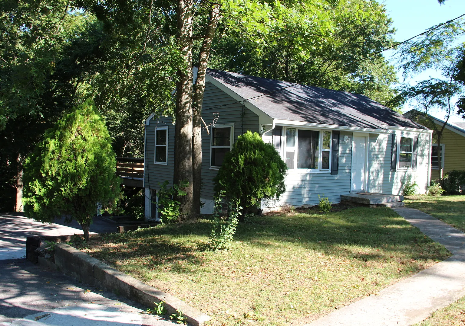 Donelson - Updated 2 bedroom 1 bath - tons of parking & storage! — Photo 2