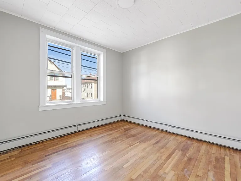 102 Genessee Ave — Photo 12