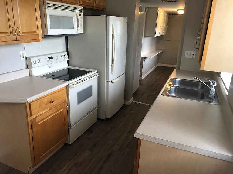 120 Easton Ave — Photo 5