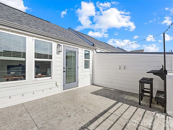 3rd image of 5044 York Park Ln