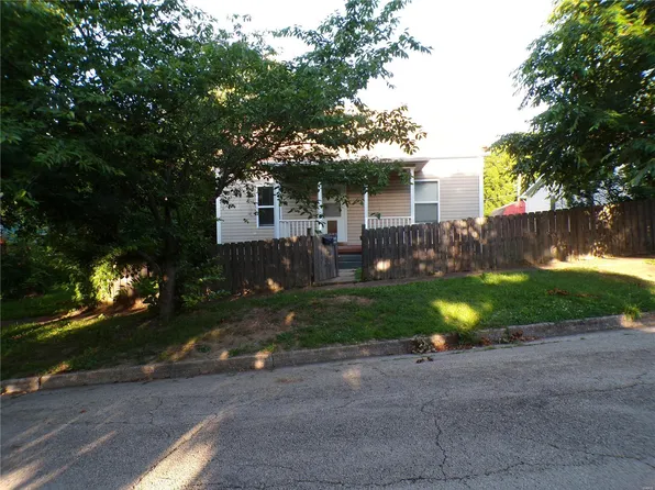 809 N 4th St, De Soto, MO 63020