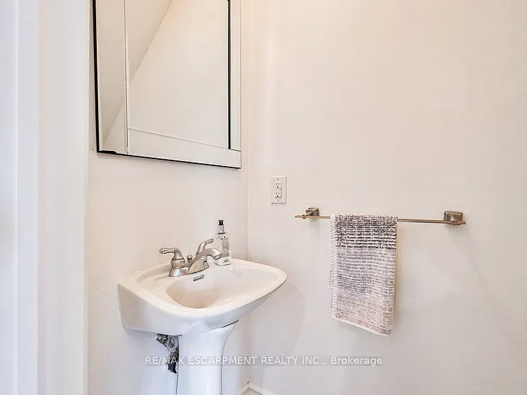 1430 Hurontario St #A — Photo 14