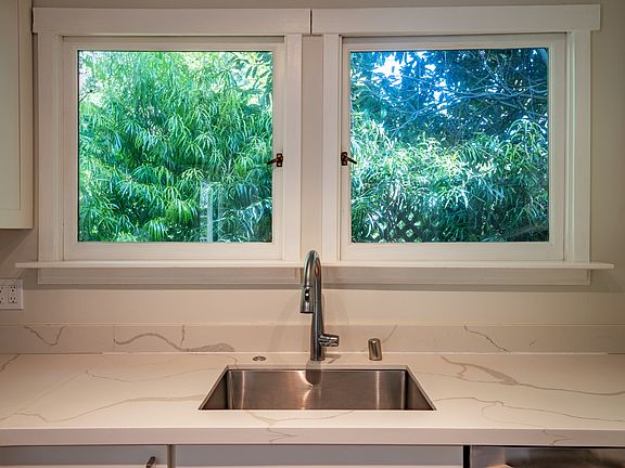 5th image of 304 Roosevelt Way