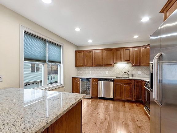 2nd image of 14 Downer Ct #14